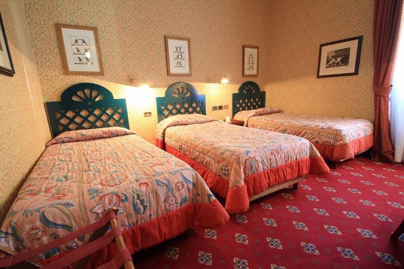 Hotel Colony 