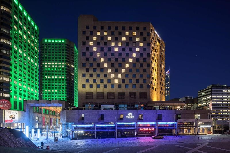 DoubleTree by Hilton Montreal 